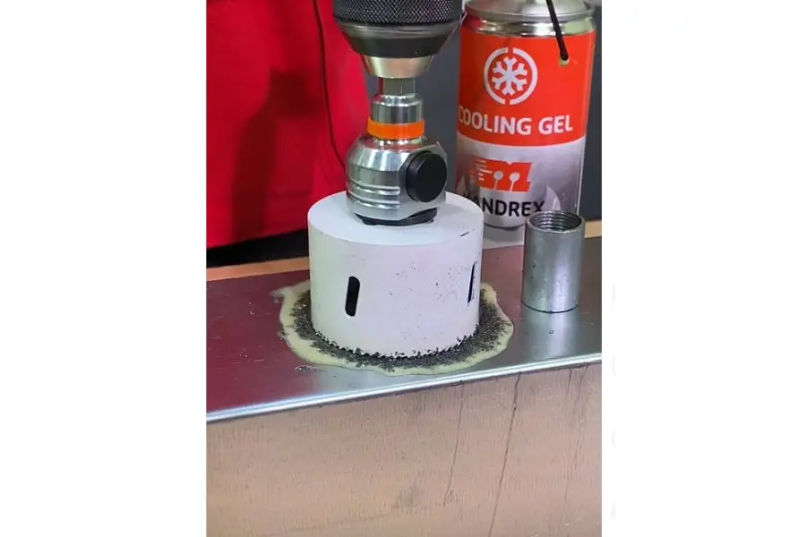 hole saw with lubricants